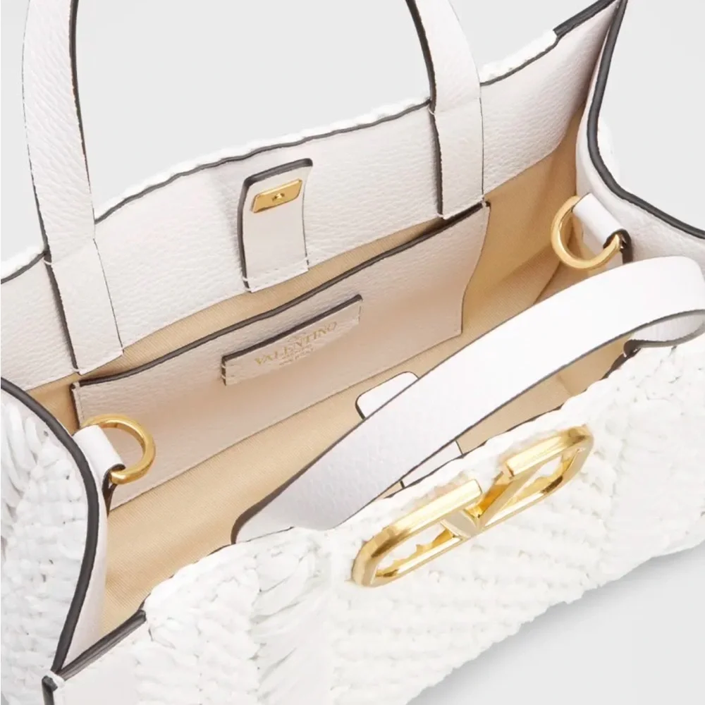 Valentino Garavani VLOGO Small Raffia Top-Handle Bag - Picture 6 of 8